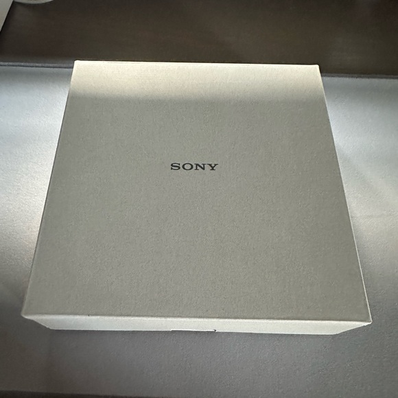 Sony Noise Canceling Headphones - Picture 4 of 7